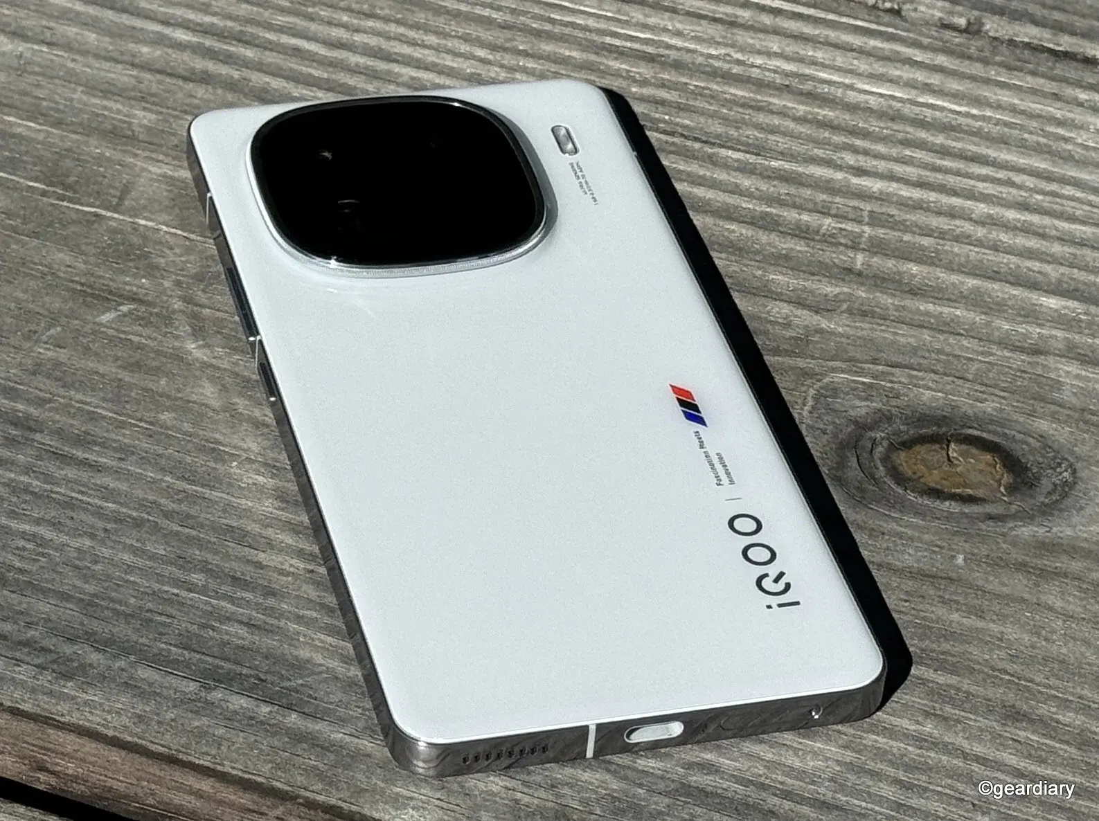 vivo iQOO 12 Legend — image 3