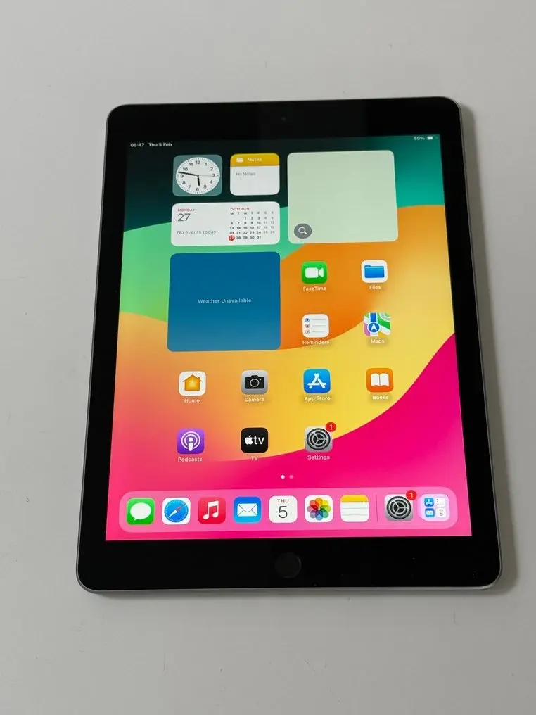 Apple iPad (6th Gen) Wi-Fi Space Gray — image 2