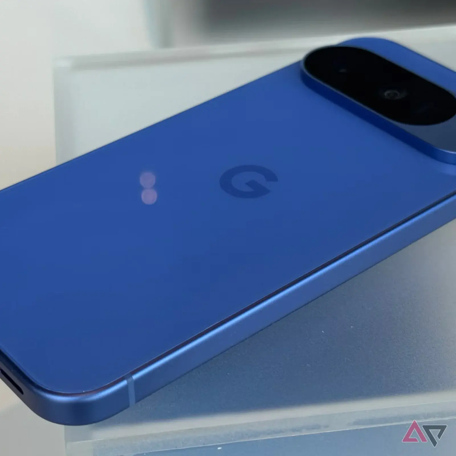 Google Pixel 10 Indigo — image 2